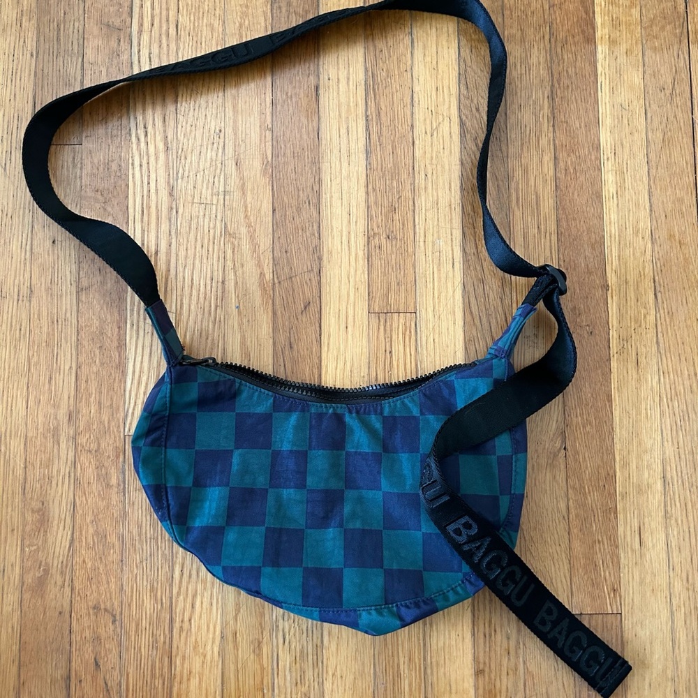 BAGGU small crescent in navy check